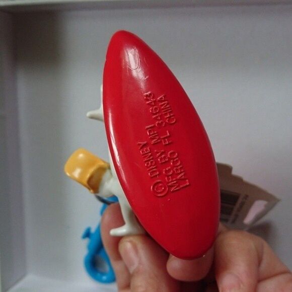 New vintage Donald Duck surfboard keychain with clip - Picture 3 of 9